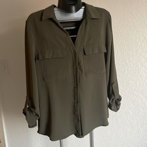 Olive green button up skirt with pockets womens size medium like new condition